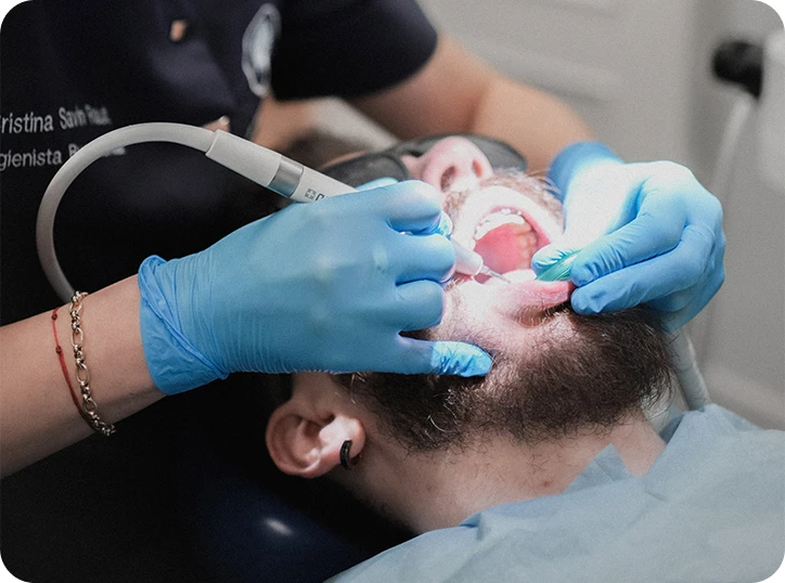 Tratamiento dental en la Clínica Martínez Lozano de León